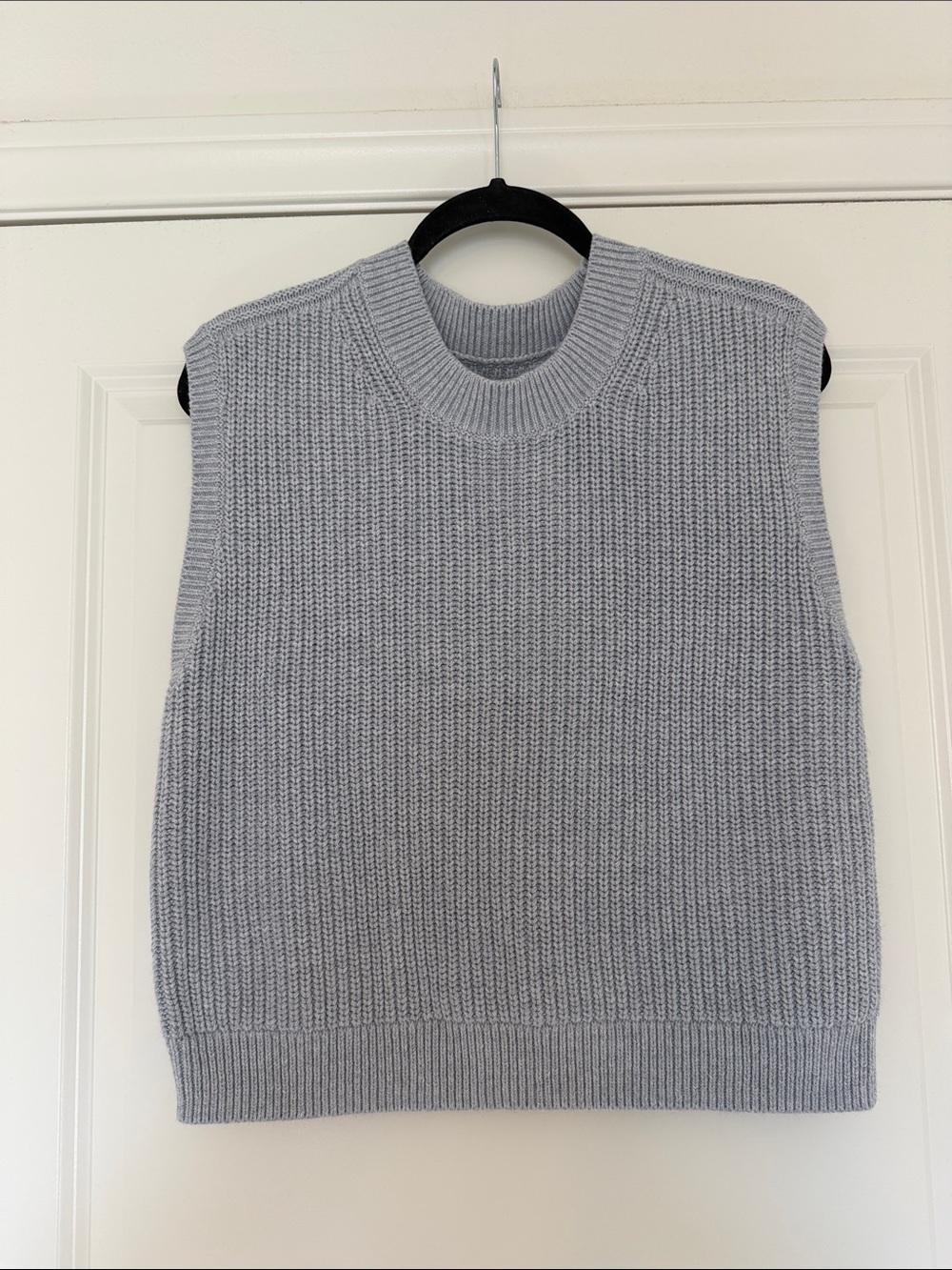 NWT Abercrombie & Fitch Grey Knit Sleeveless Sweater Vest
